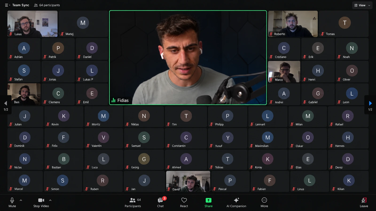 Fidias in a group video call, an illustration of the live learning format